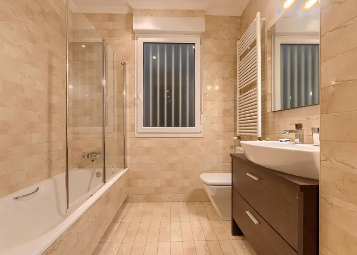 Encanto Y Confort En Calle Epalza - Tu Familia En El Corazon De Apartament *